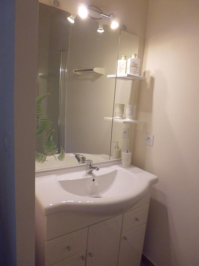 La Fleur De Lys Bed and Breakfast Roussayrolles Εξωτερικό φωτογραφία